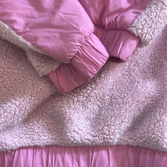 UGG Niko Sherpa Crewneck in Pink - Picture 7 of 8